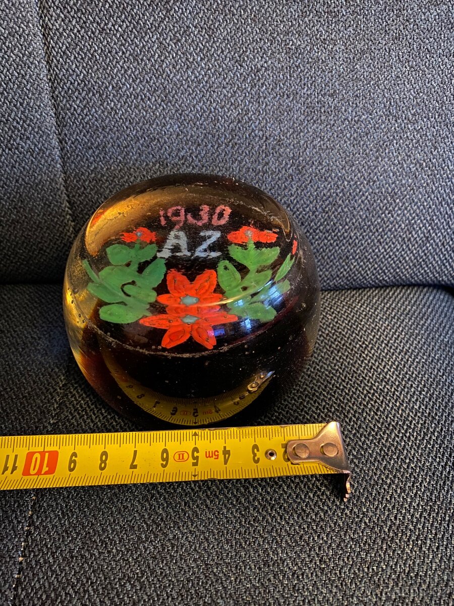 Staré skleněné tězítko