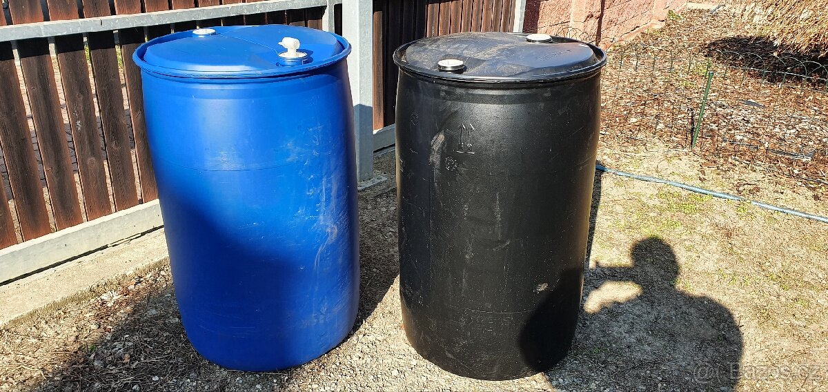 Plastový sud 220L na užit.vodu s víkem i bez víka.