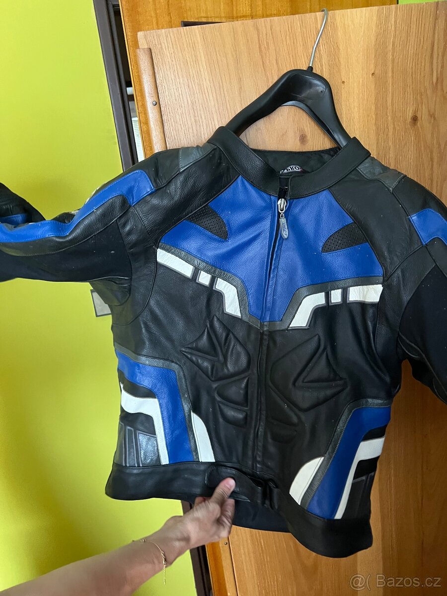 Motorkářská dvoudílná kombinéza