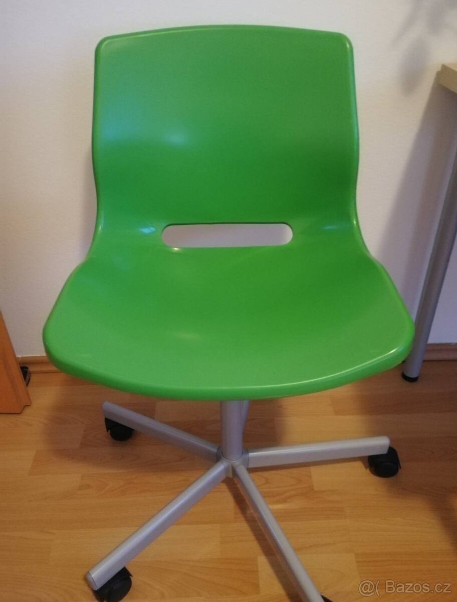 Ikea nabytek do deskeho pokoje, kalax, pähl