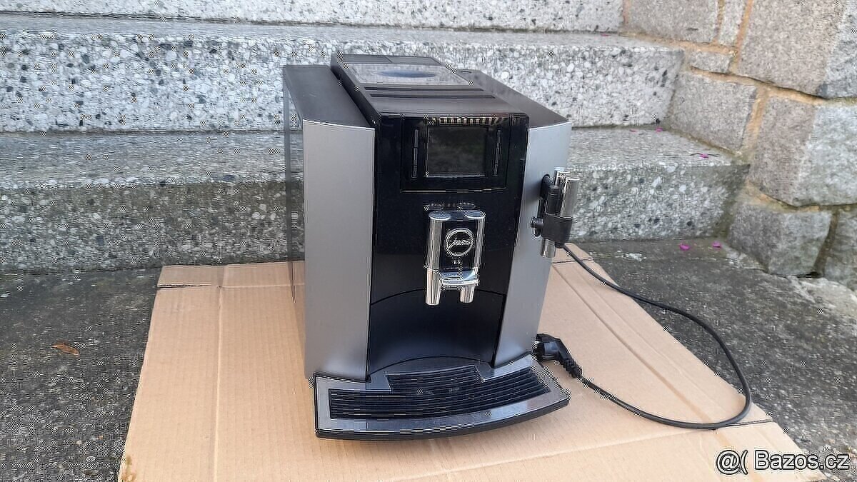 Kávovar espressovač Jura E8
