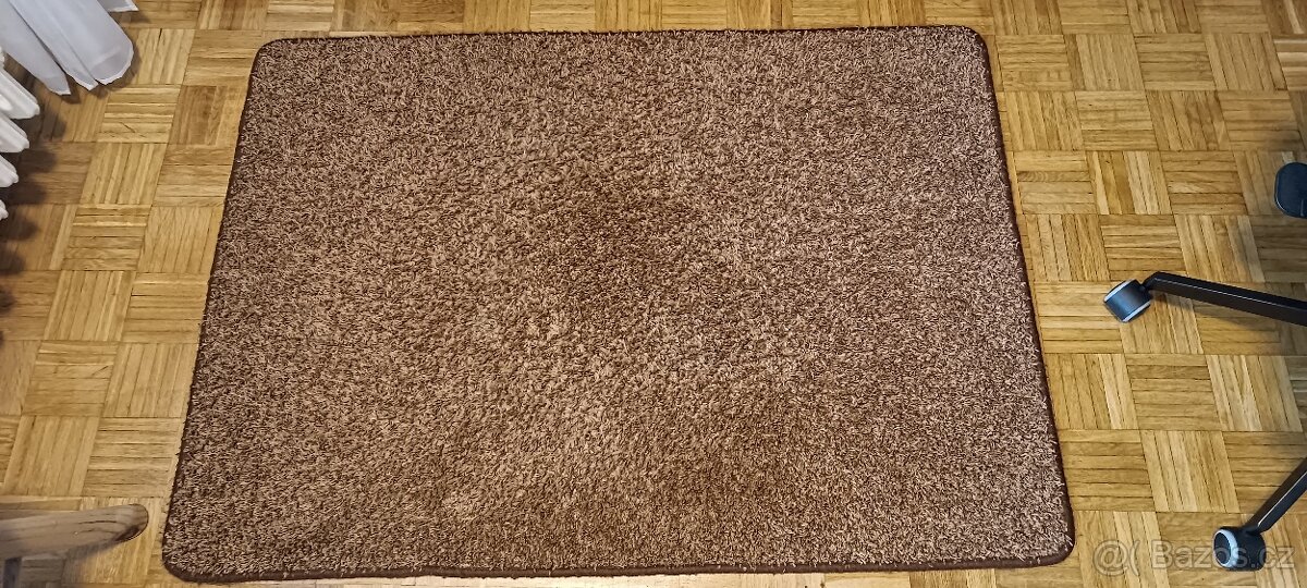 Koberec hnědý 95x135cm