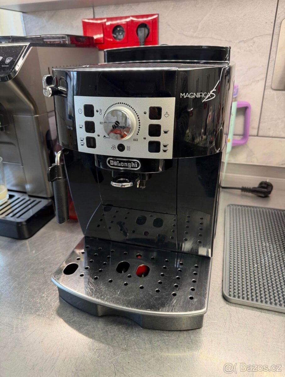 Kávovar De'Longhi Magnifica S