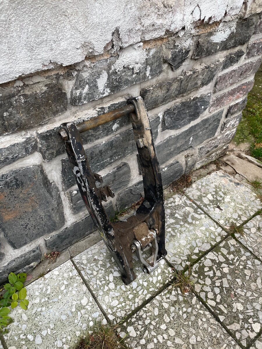 kyvná vidlice husqvarna