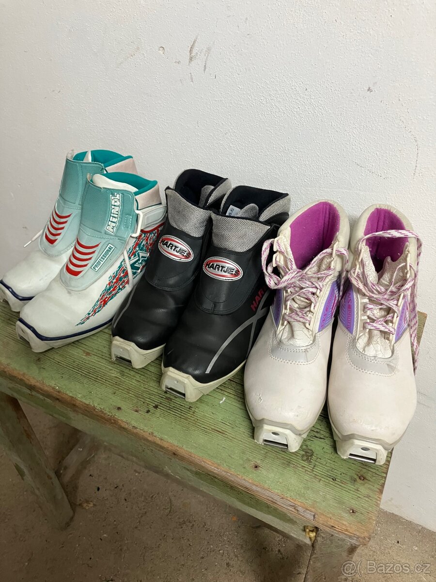 Prodám běžkové boty vel 37-38 na SNS vázaní