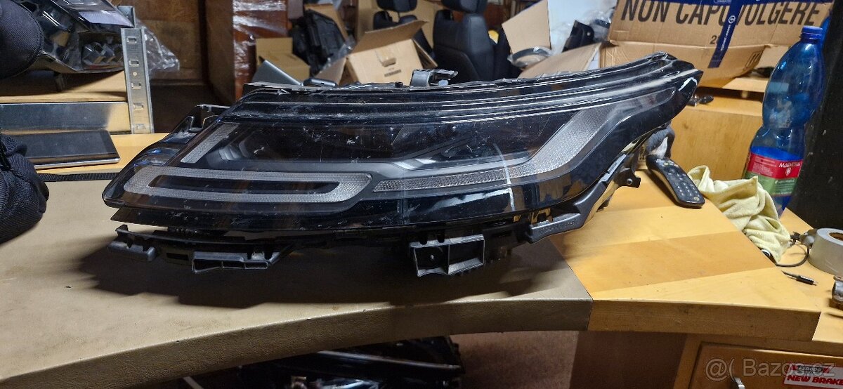 Leve predni svetlo range rover evoque L551
