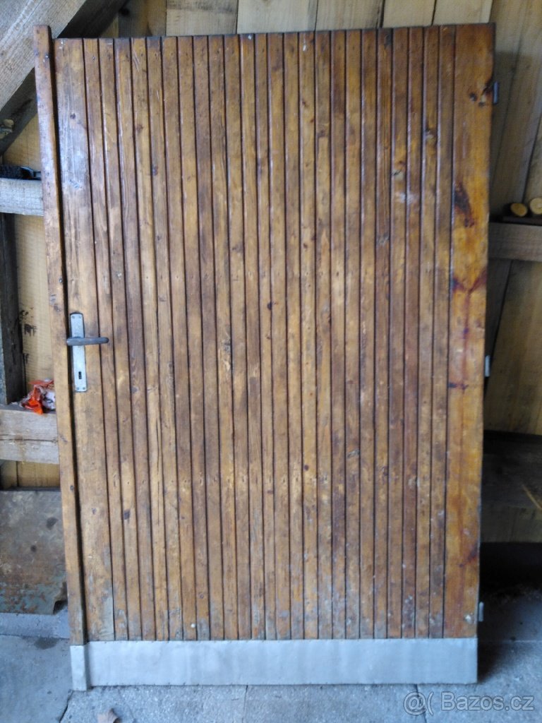 Dvojkřídlá vrata garážová dřevěná