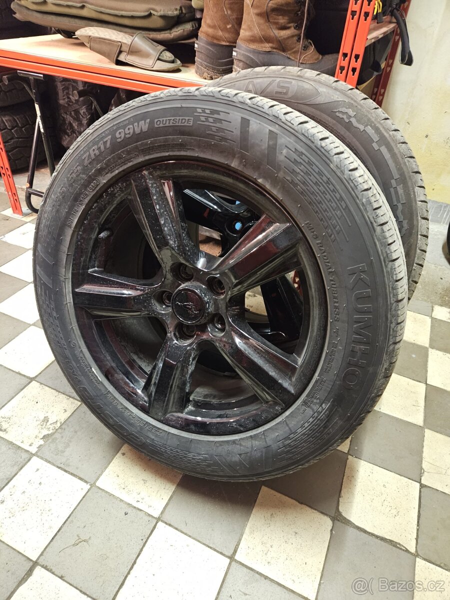 Ford Mustang alu kola