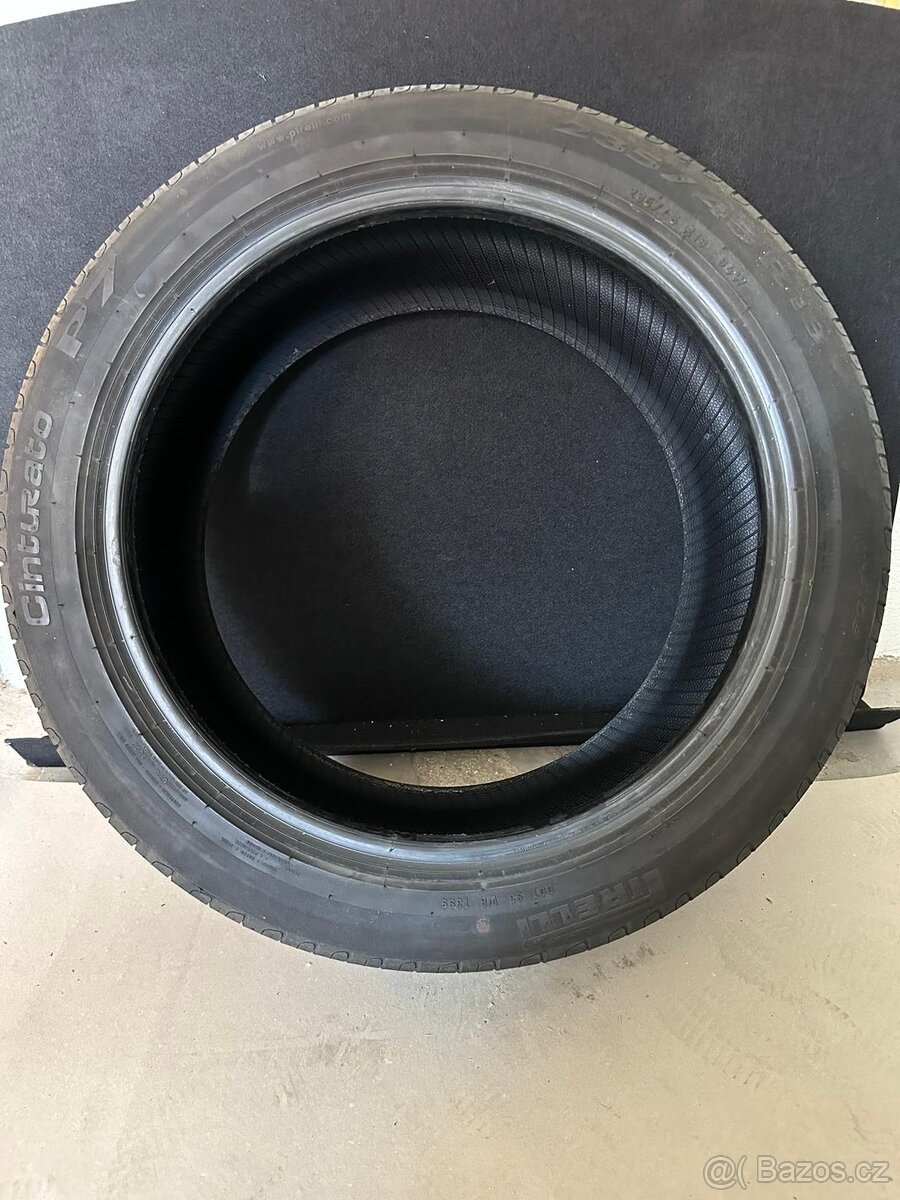 Letní pneumatiky Pirelli a Barum 235/45 R18 - cca 5 mm
