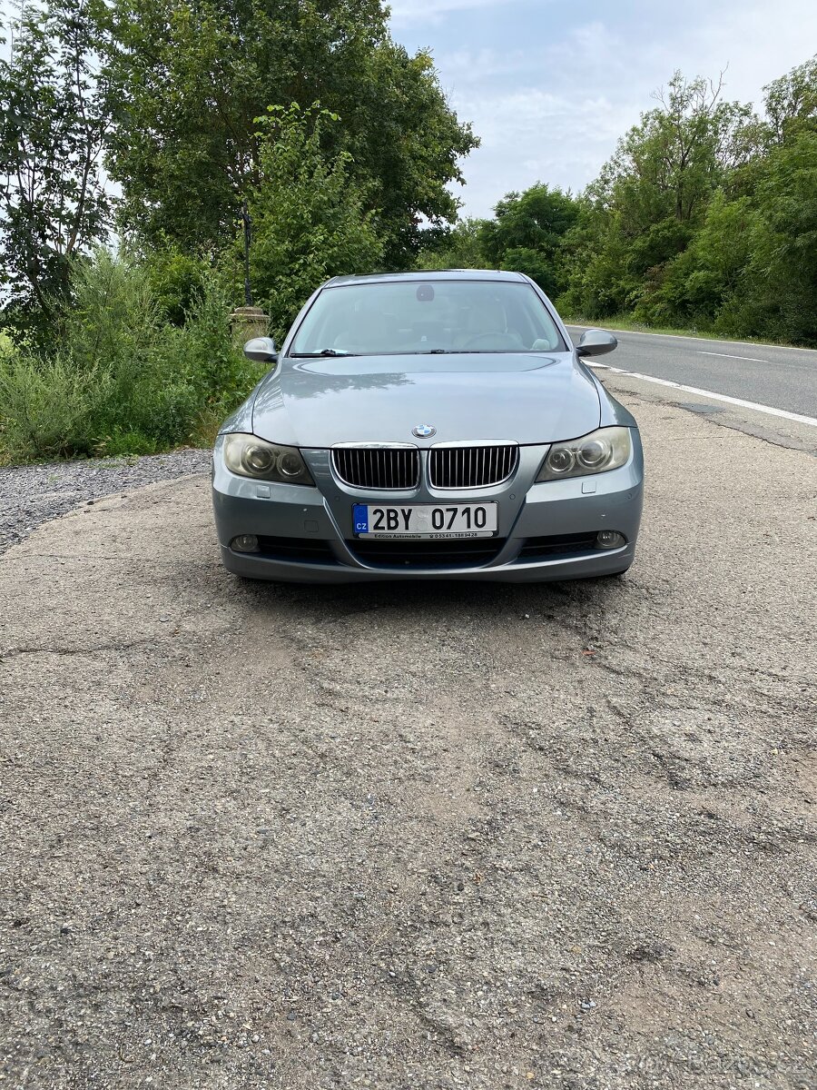 BMW E90 325i