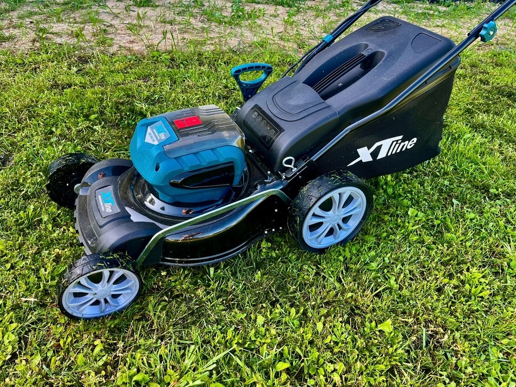 Akumulátorová sekačka XT Line