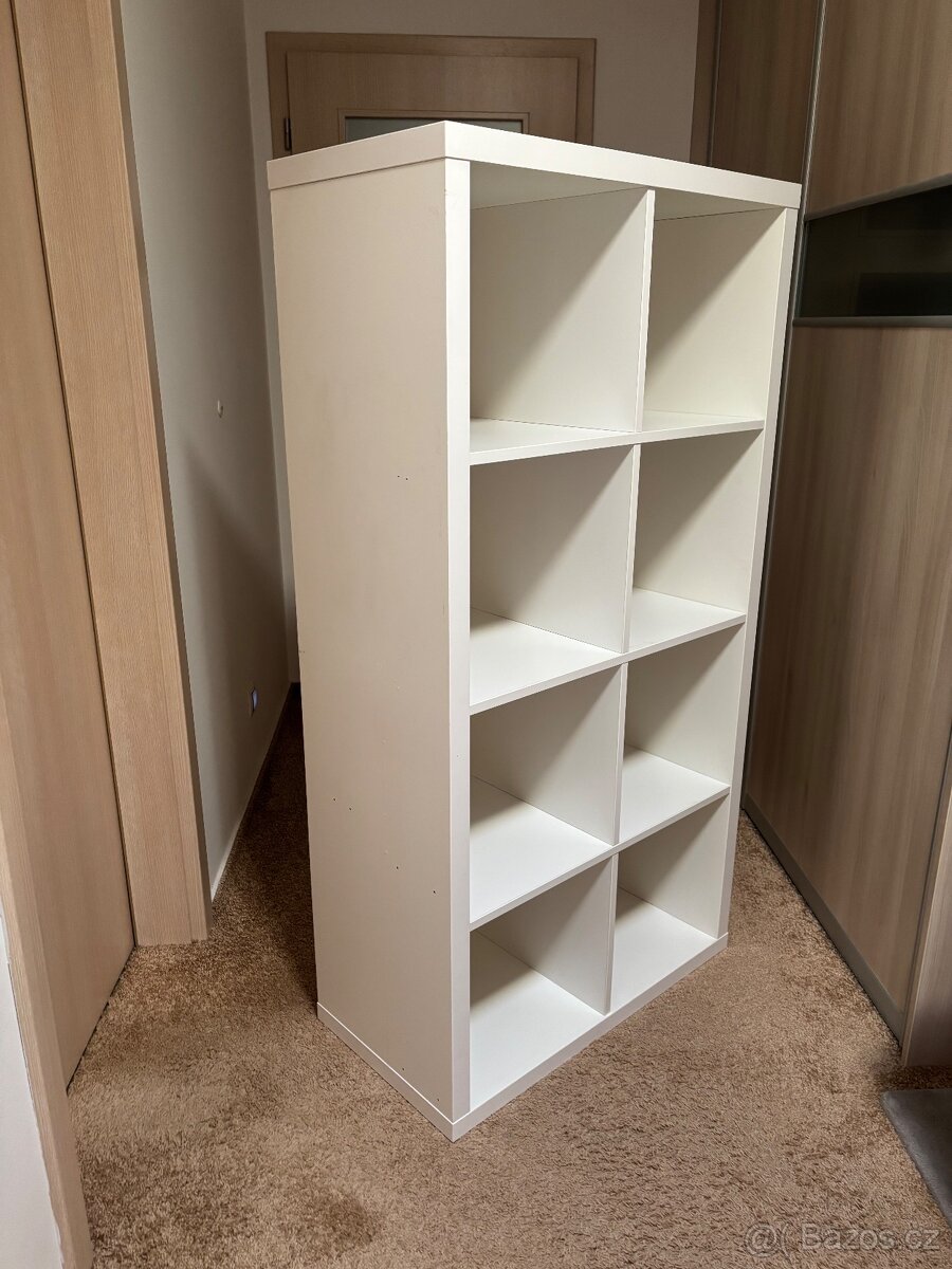 Ikea knihovna