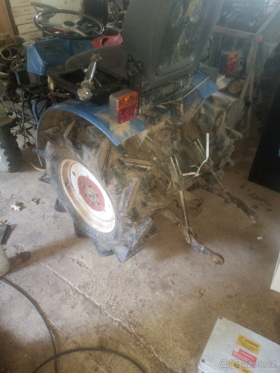 Mitsubishi D 1300