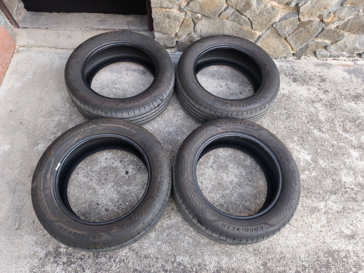 225/55/17 Goodyear Asymmetric 6