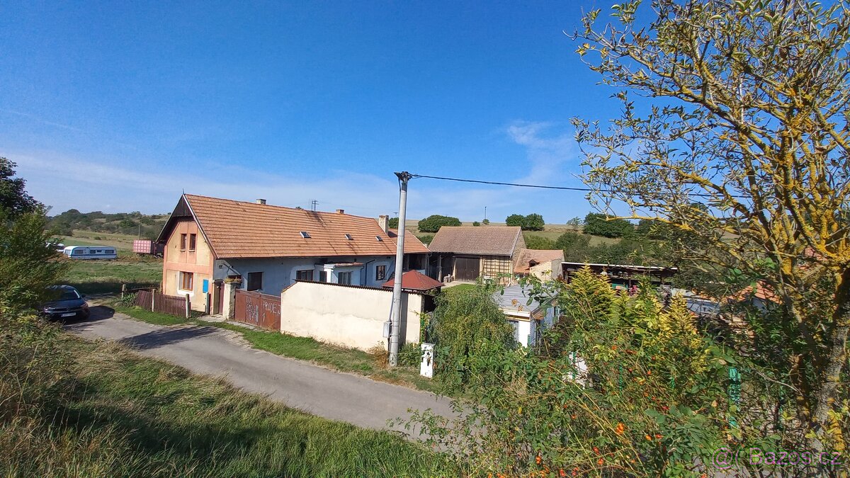 Prodej domu(chalupa/usedlost)blízko Prahy