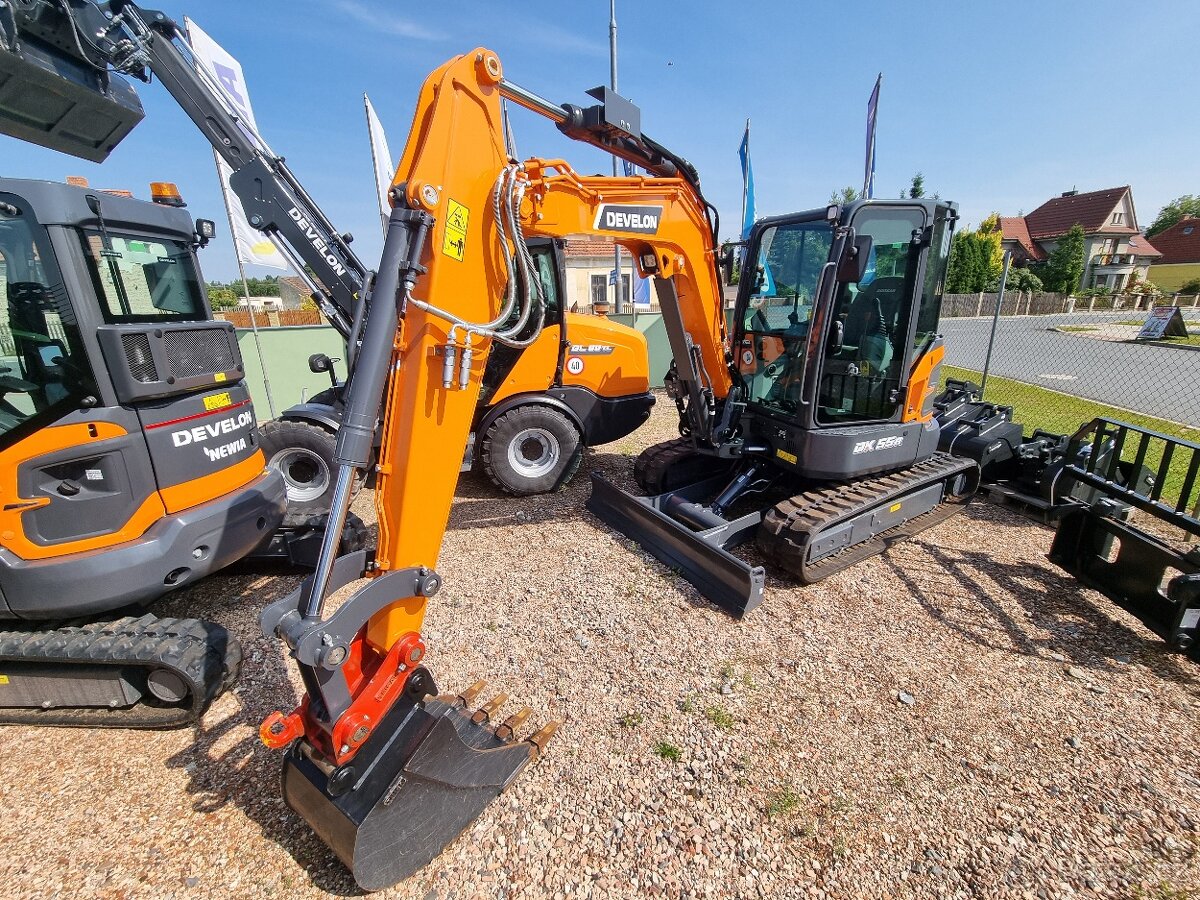 Kompaktní rypadlo DEVELON DX55R-7
