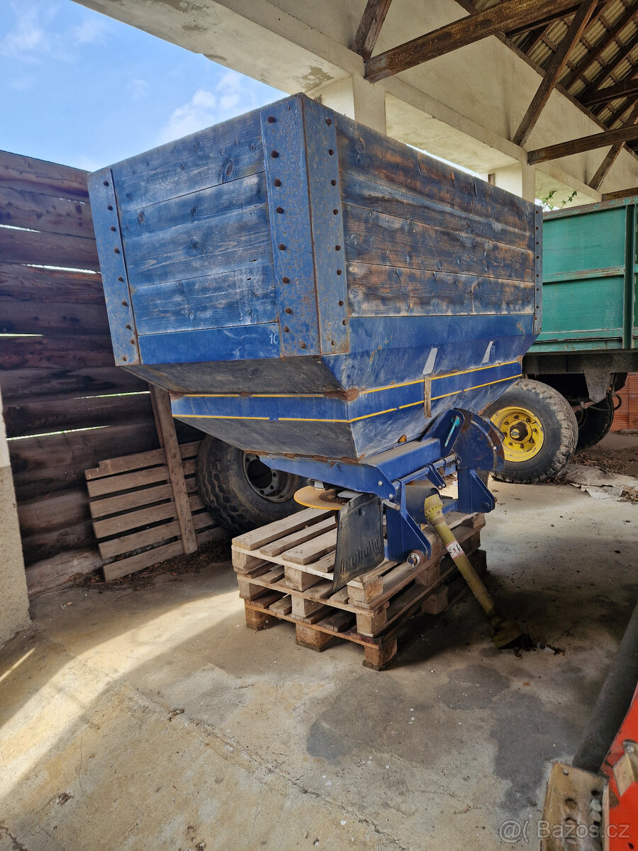 Nesené dvoukotoučové rozmetadlo BOGBALLE M1 TREND