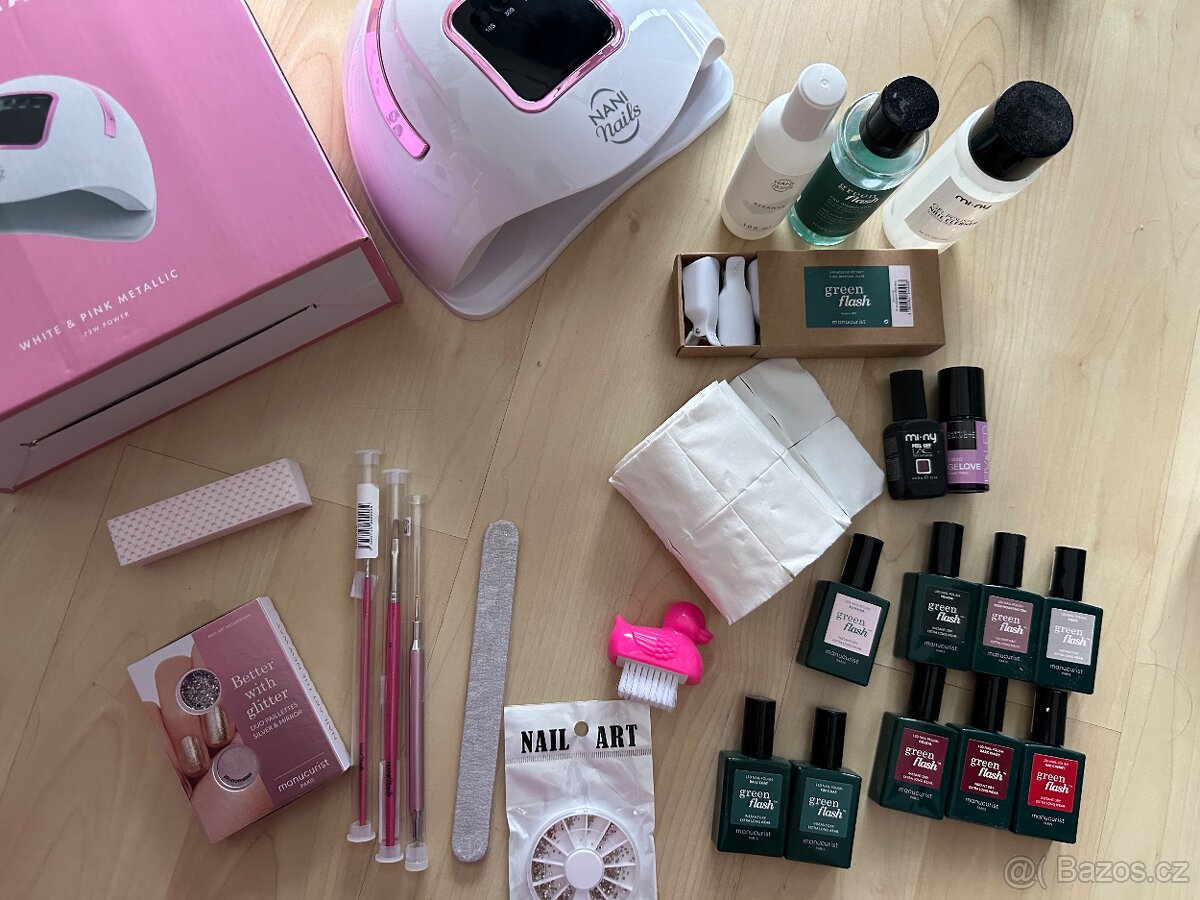 LED/UV lampa na nehty