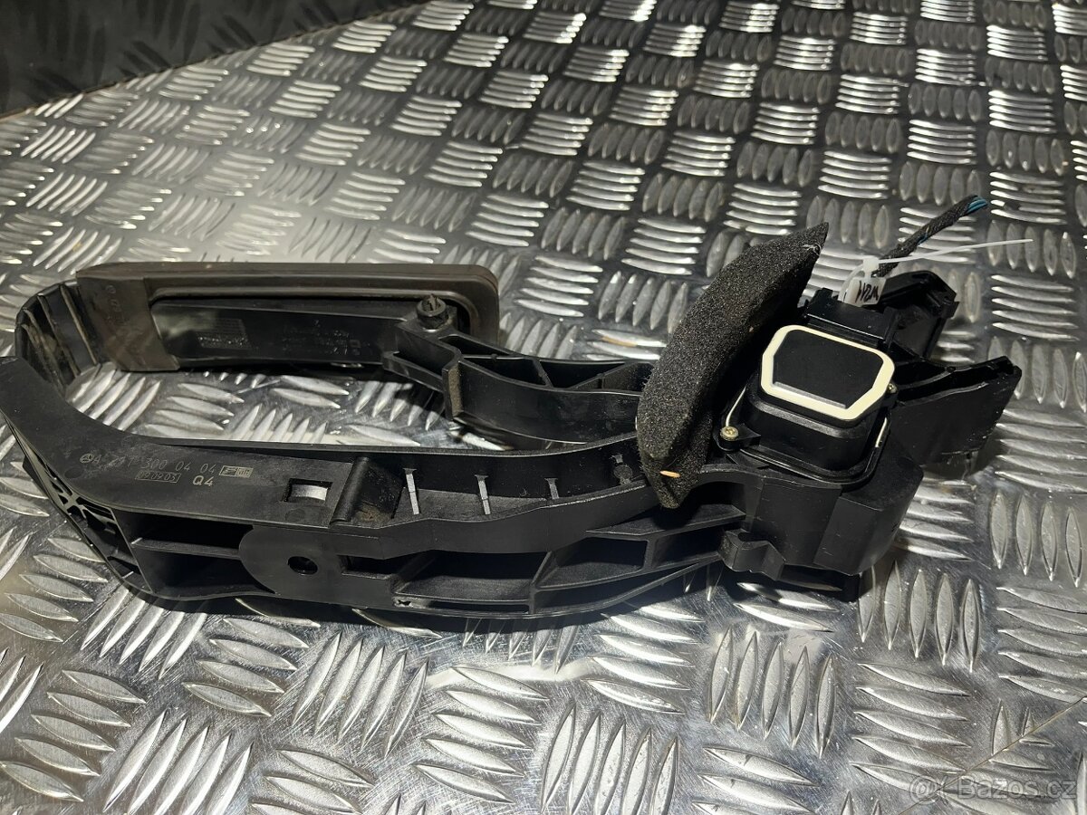 //Plynový pedál s potenciometrem Mercedes W163-W251 //