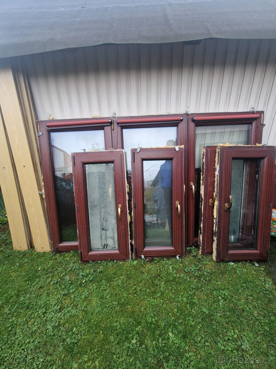 Prodám plastová okna – cca 14 let stará, plně funkční