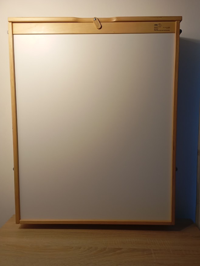 Závěsný přebalovací pult