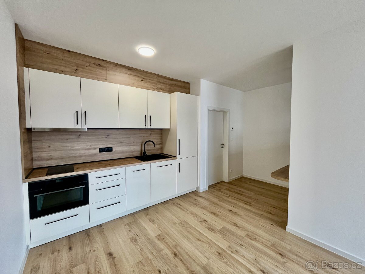 Pronájem bytu 1+kk, Vrbenská, České Budějovice 4, 15000 Kč/m