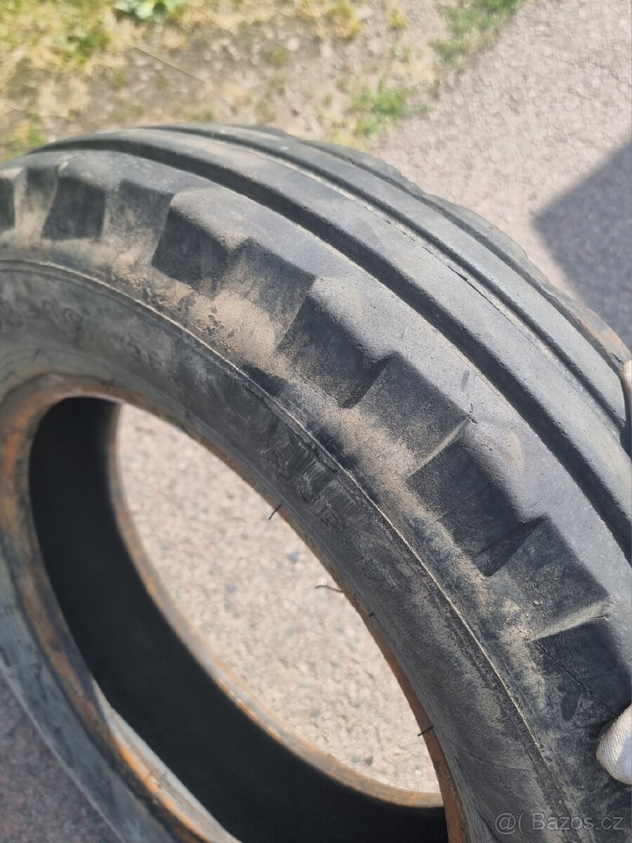 Traktor Zetor Pneu