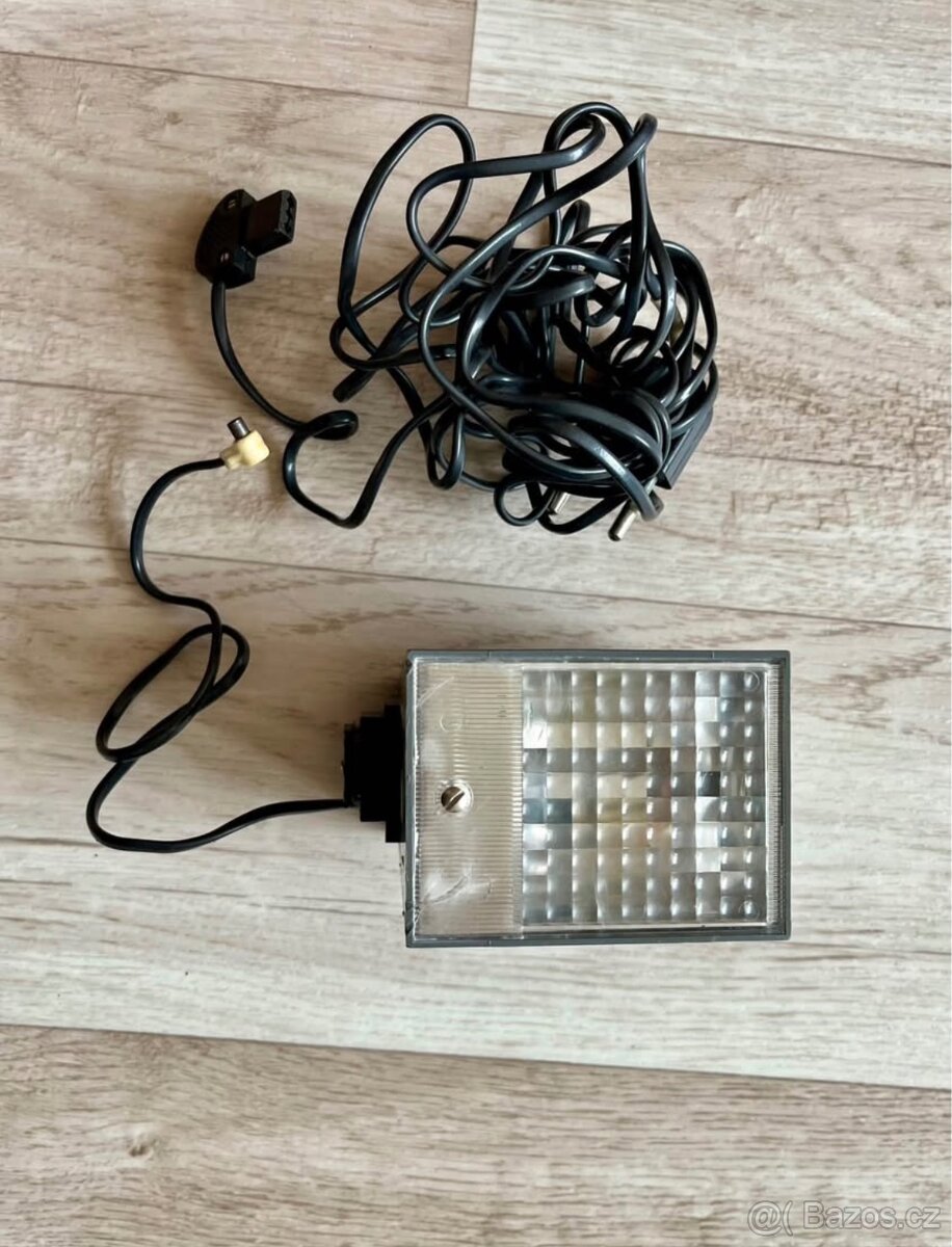 Starý blesk k fotoaparátu