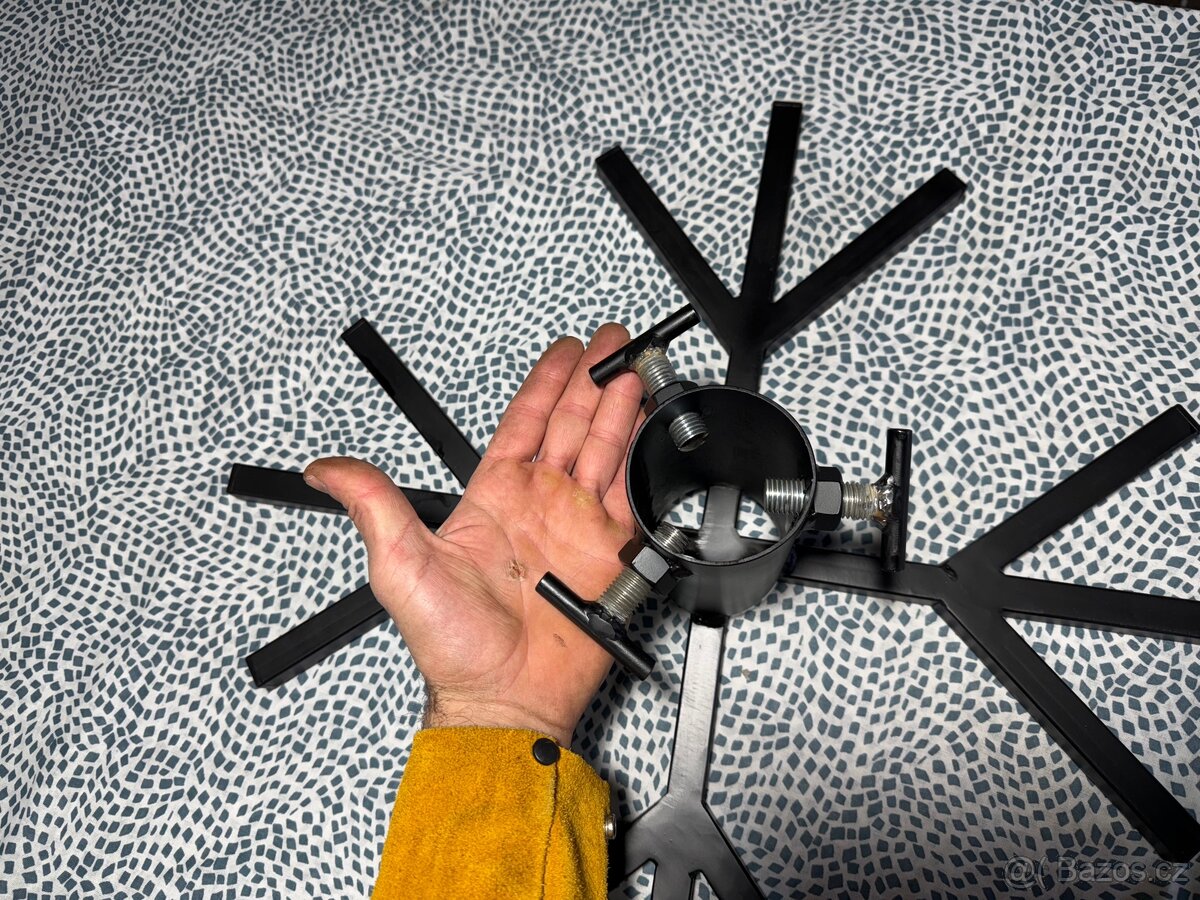 Stojan na vánoční stromek