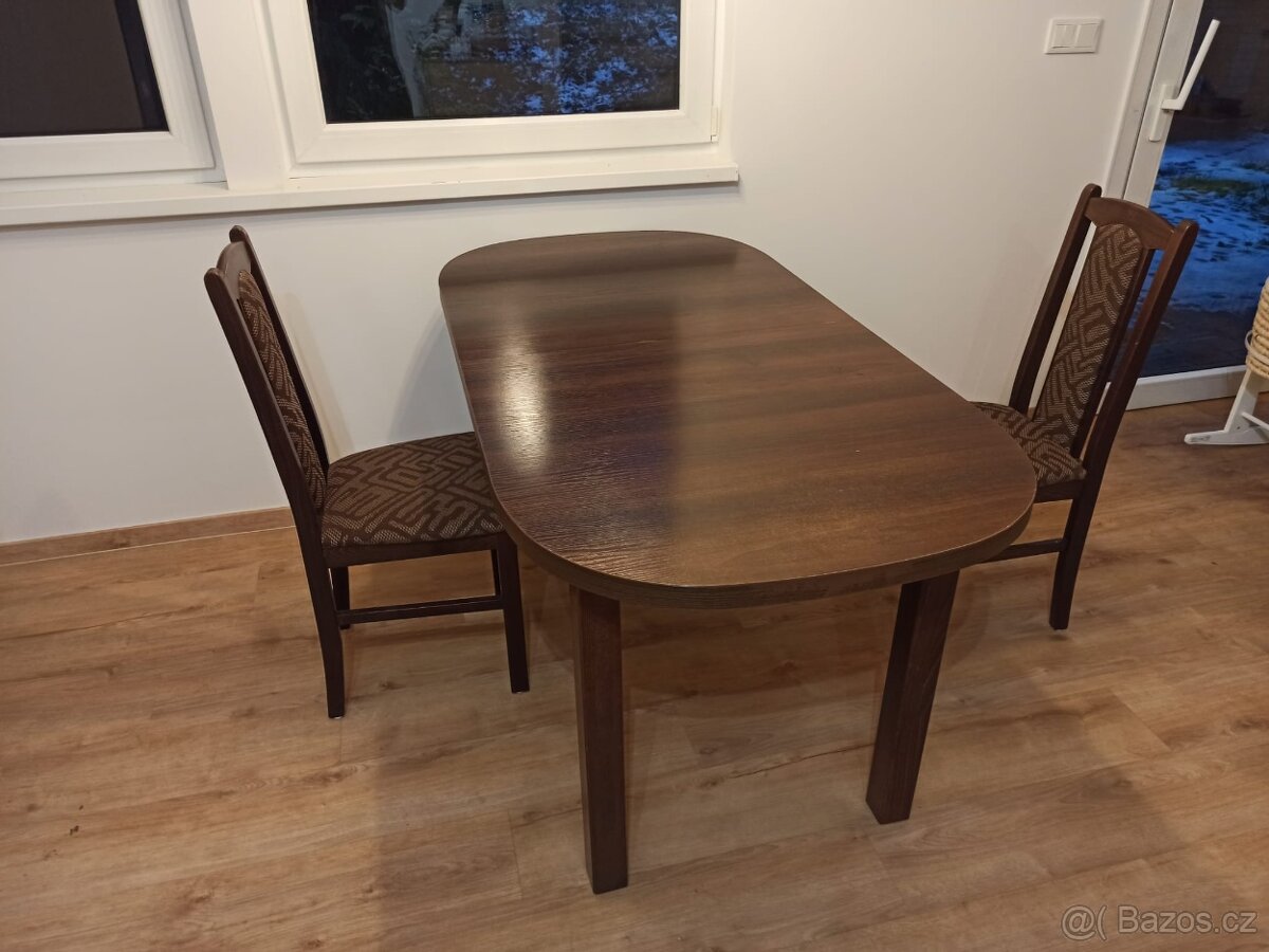 Rozkládací jídelní stůl + 6 židlí