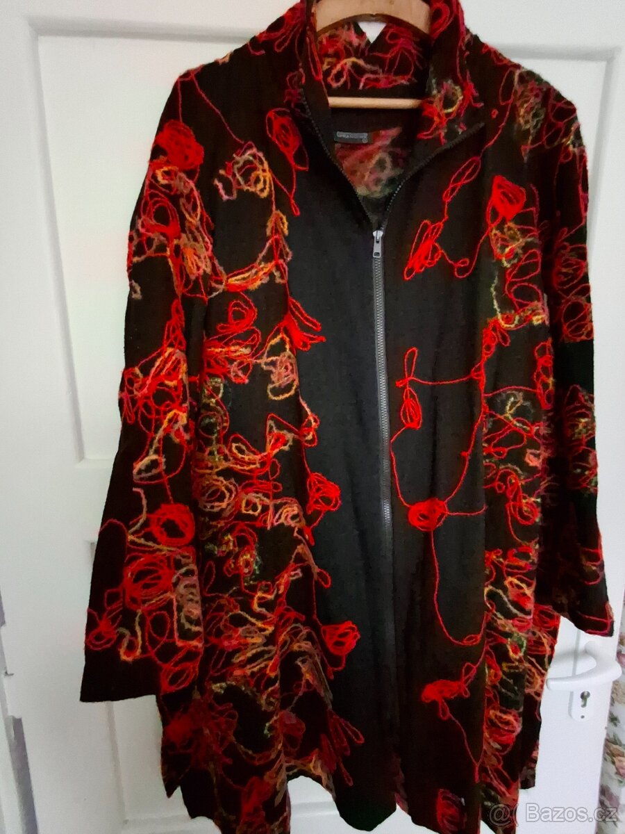 Prodám : dámský kabátek , cena : 450,-Kč