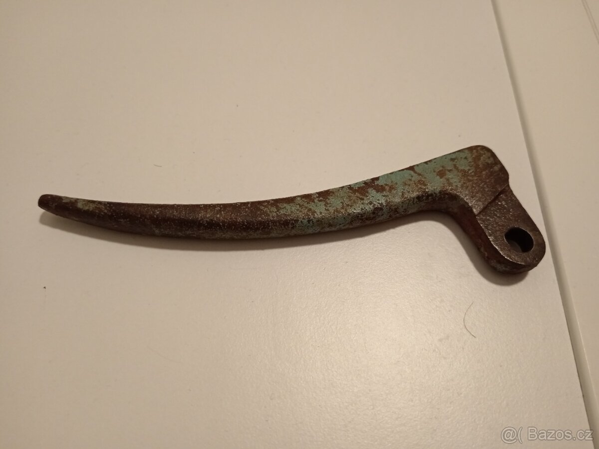 Ocelová páčka pérák