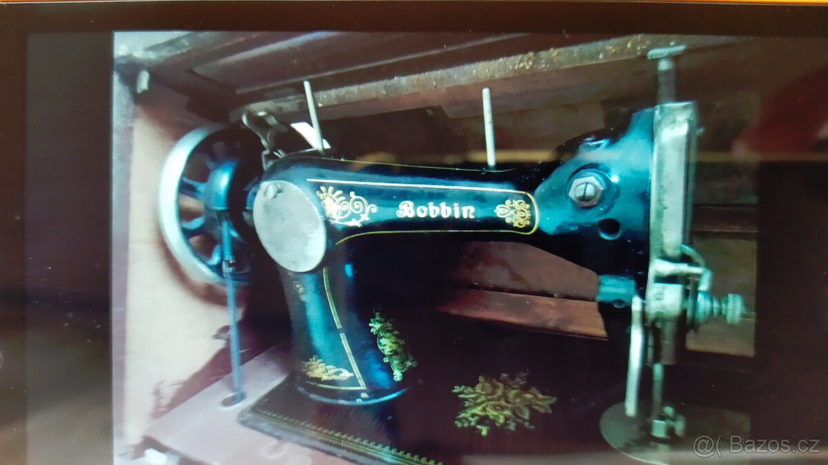 Starožitný šicí stroj BOBBIN
