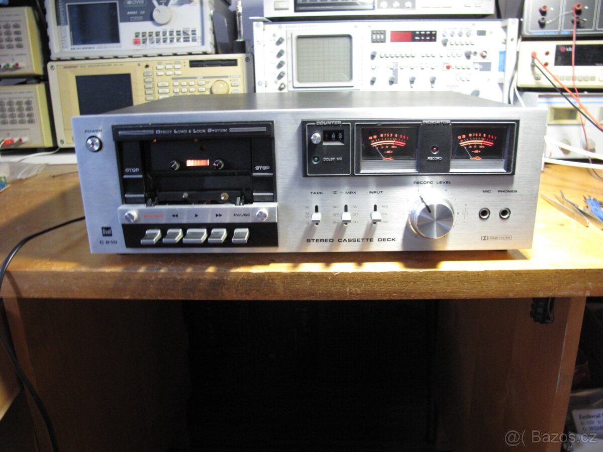Kazetový magnetofon Dual C810