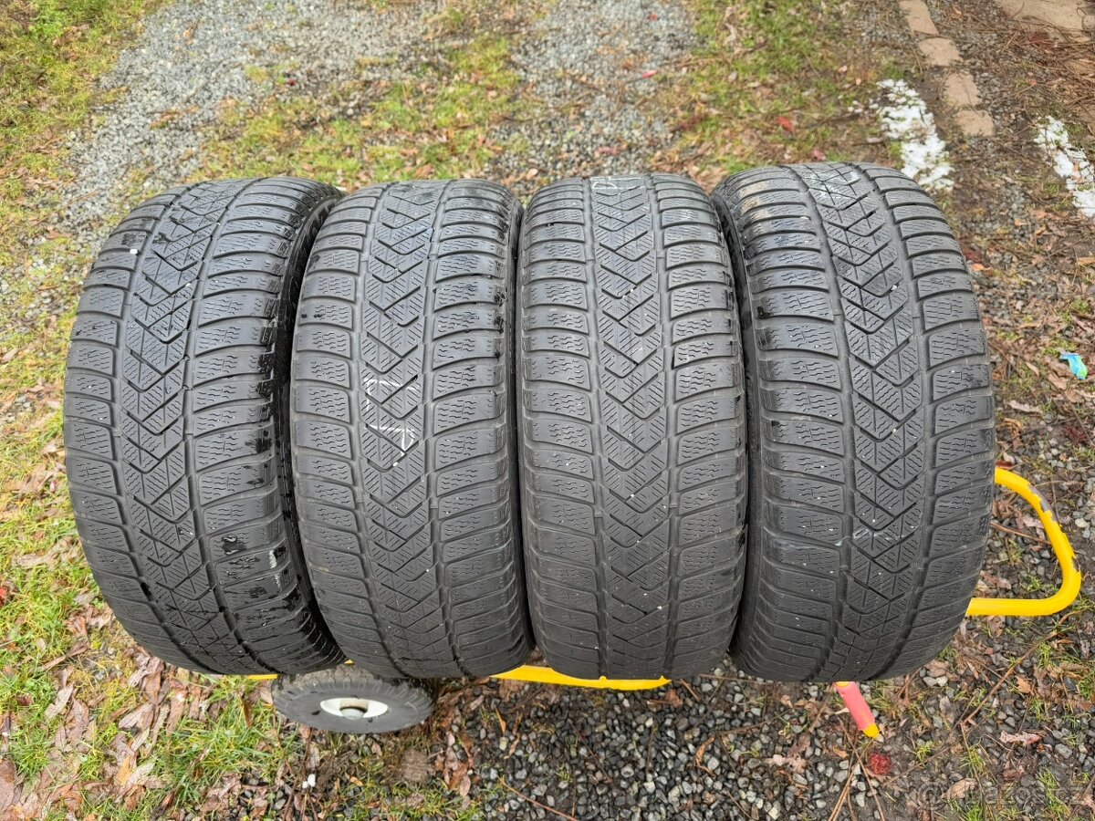 Zimní pneu 245 45 18 Pirelli
