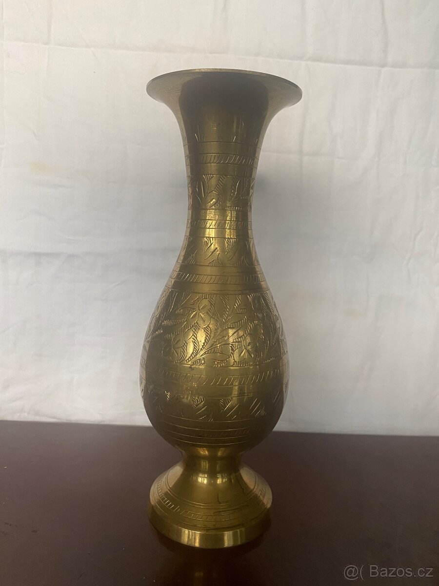 Mosazná váza
