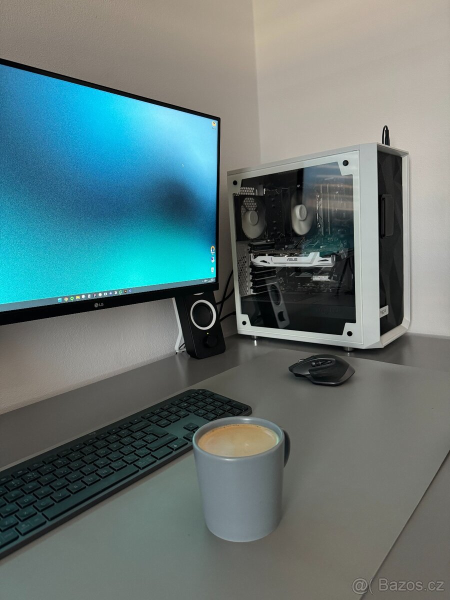 Stolní PC s monitorem ZDARMA