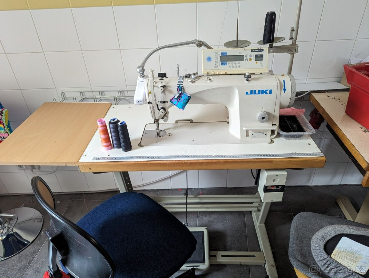 Průmyslový šicí stroj Juki DDL-9000SS (komplet stůl)