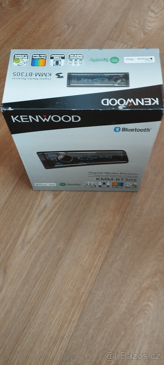 Rádio Kenwood KMM 104
