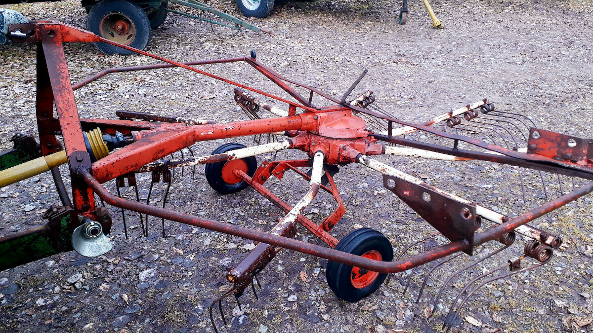 Shrnovač sena KUHN 2,5m