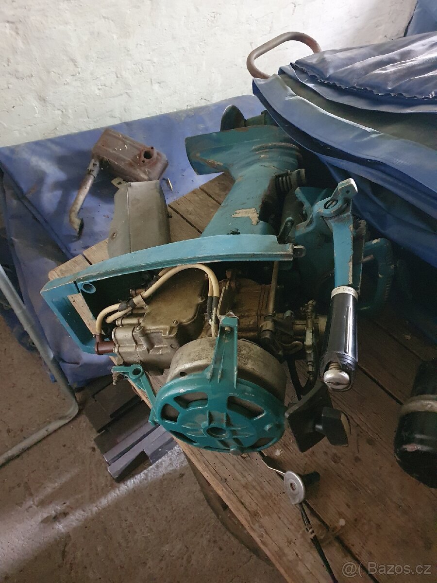 Lodní motor
