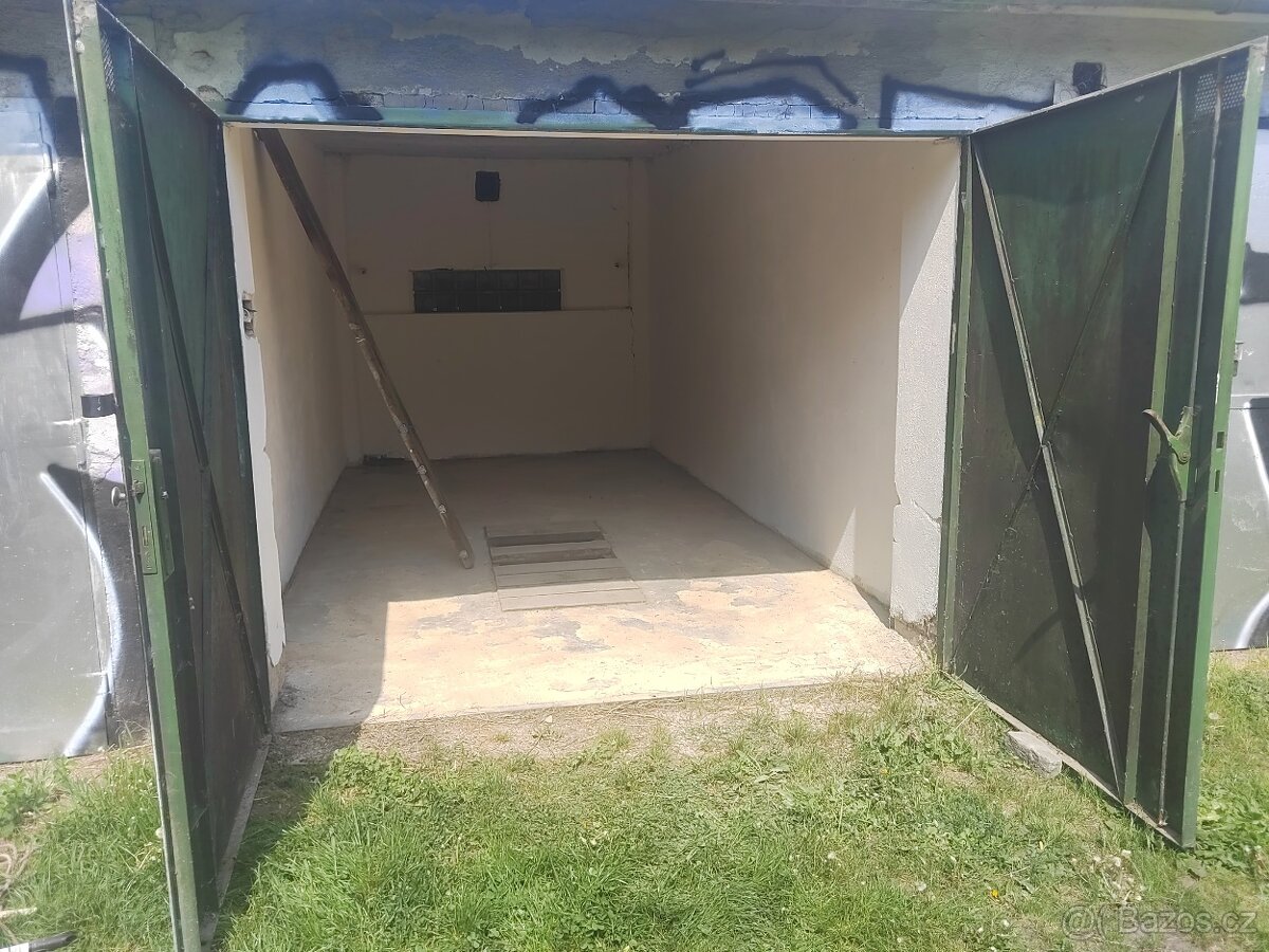 Garáž u Židovského hřbitova (18m2)