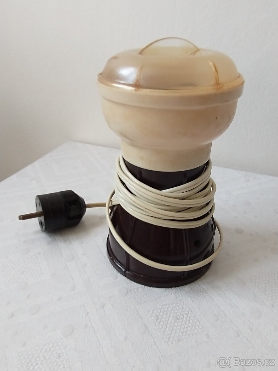 Retro mlýnek na kávu bakelitový el.