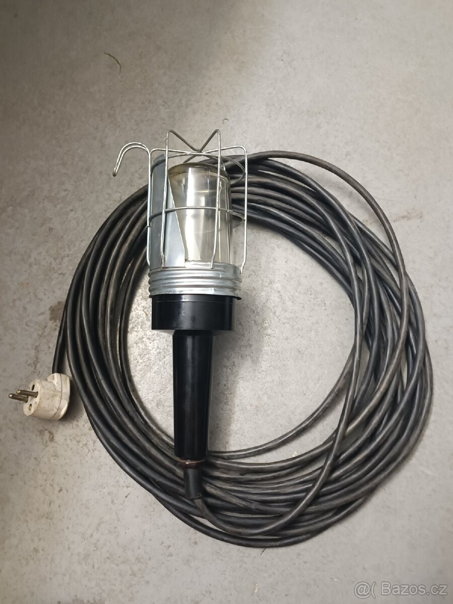 Dílenská lampa