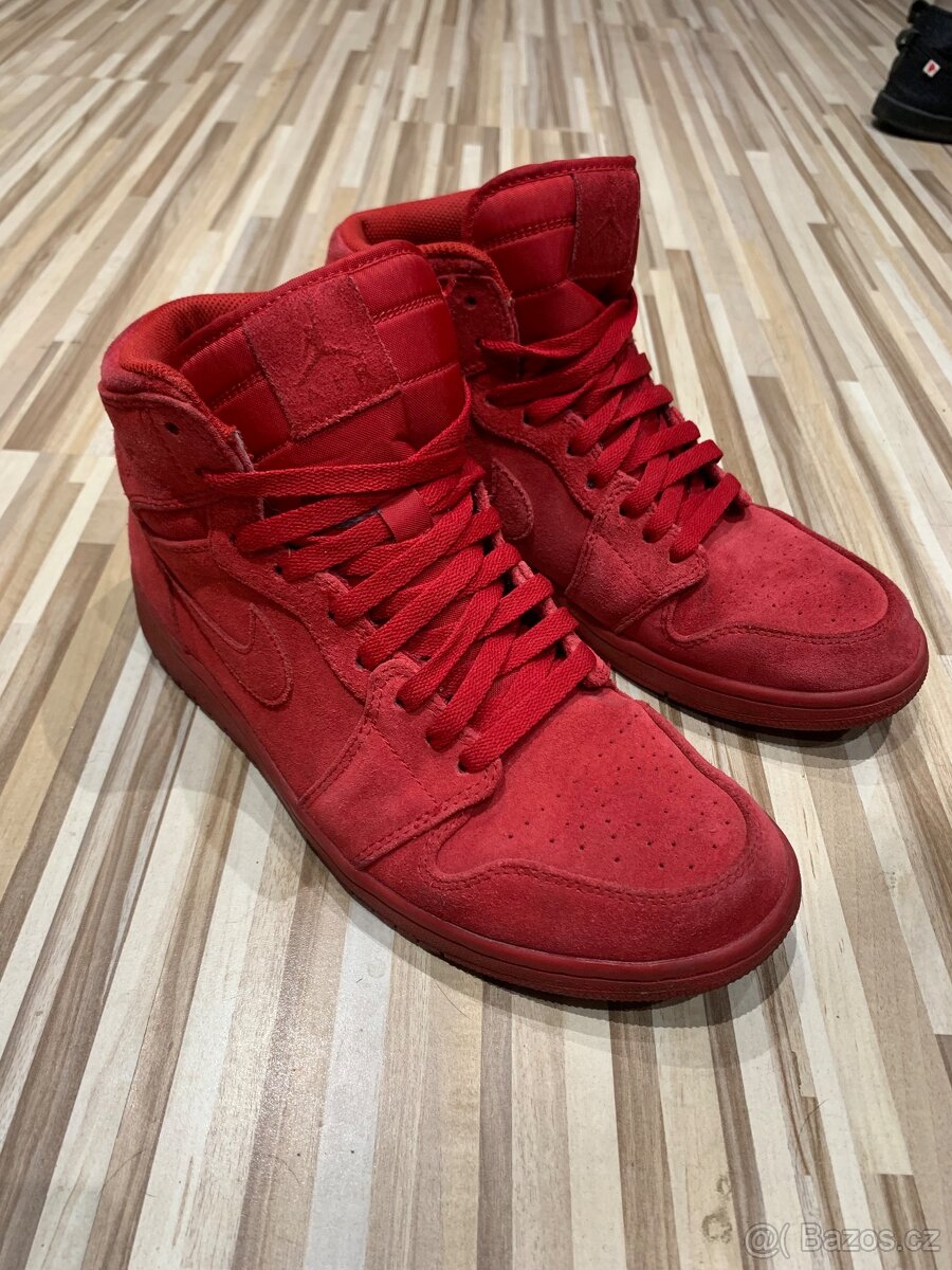 NIKE AIR JORDAN 1 RETRO HIGH