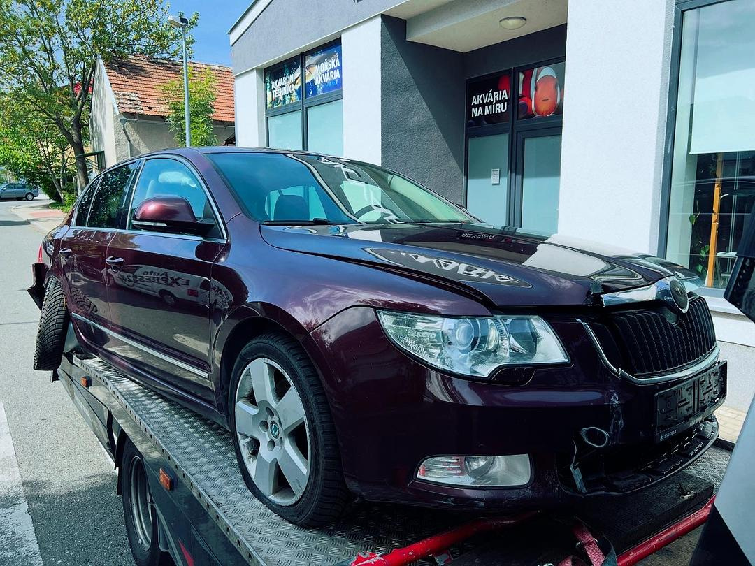 Vůz na náhradní díly Škoda Superb 2 sedan 2010 CBBB LQT LF3X