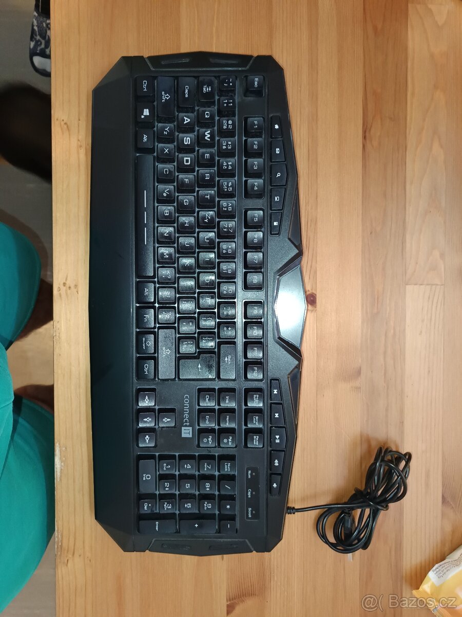 Klávesnice s několika funkčními tlačítky