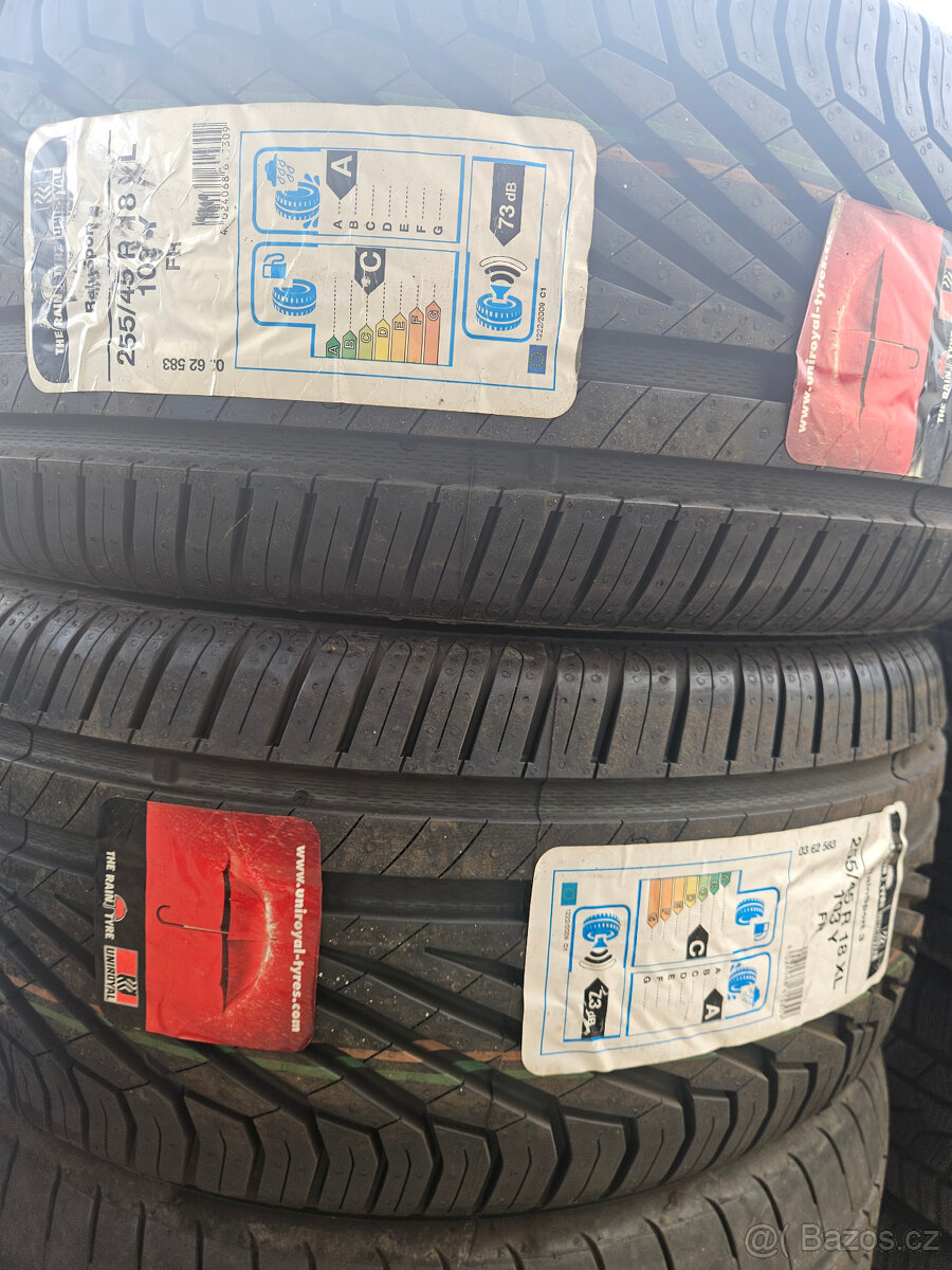 255/45R18 103Y XL Uniroyal