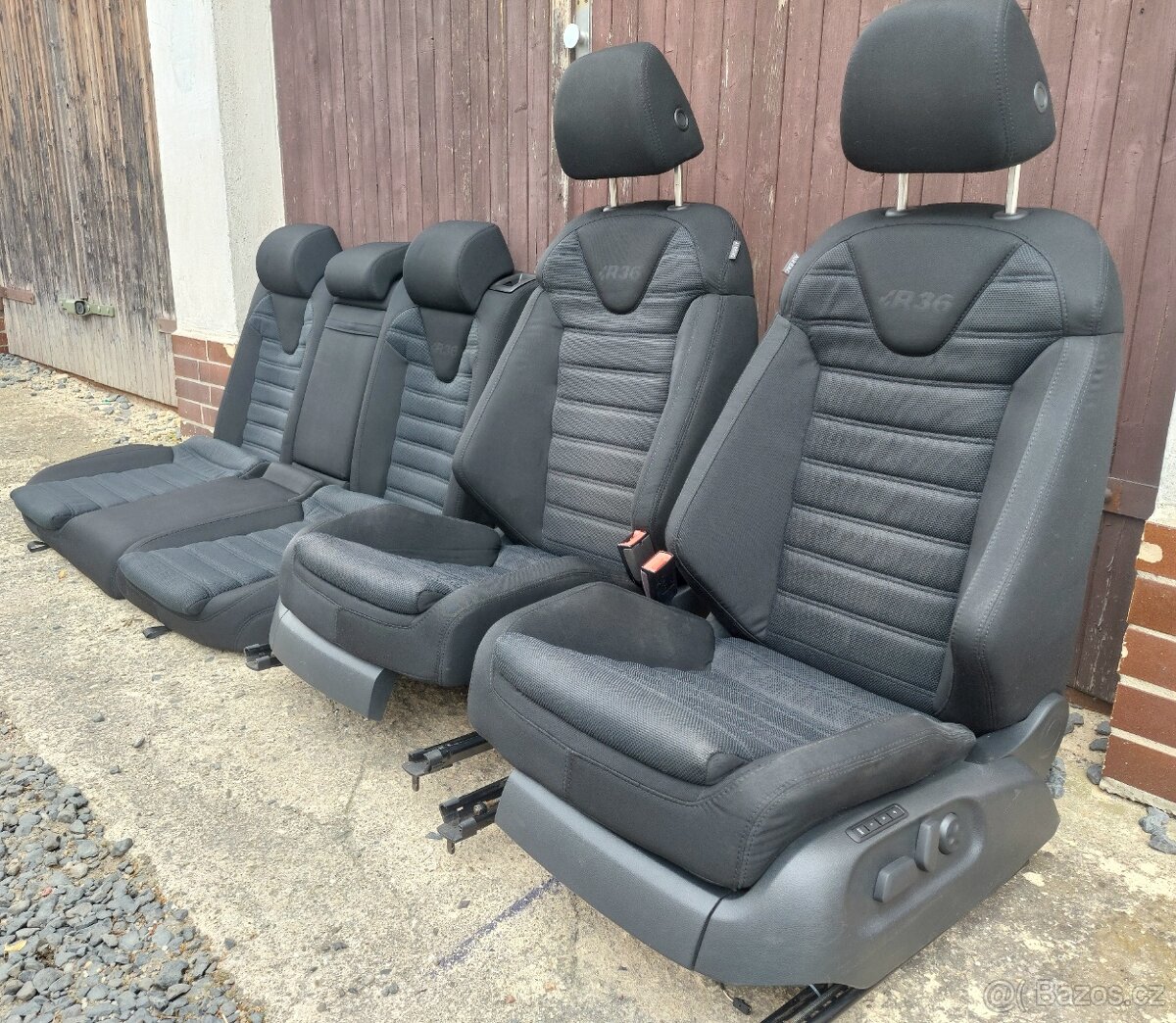 Volkswagen Passat R36 sportovní sedadla Recaro