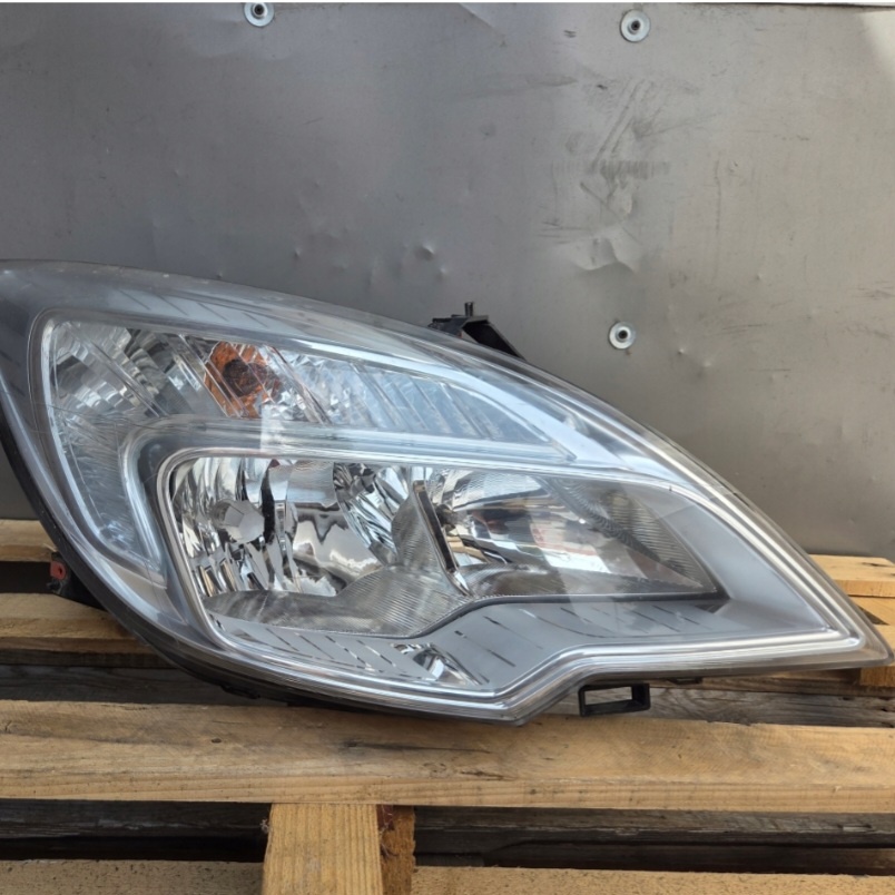 Opel meriva B 2013 práva lampa